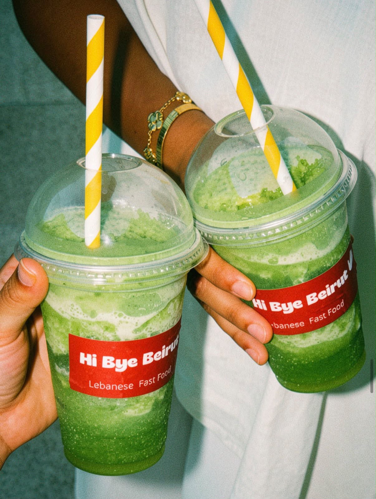 Deux limonades libanaises à la menthe trinquées